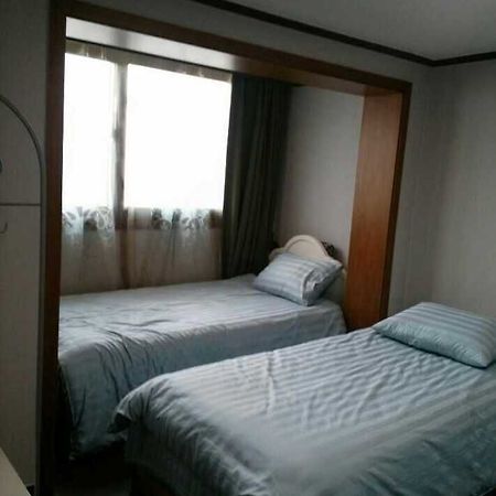 K Star Road Guesthouse - Hostel โซล ภายนอก รูปภาพ