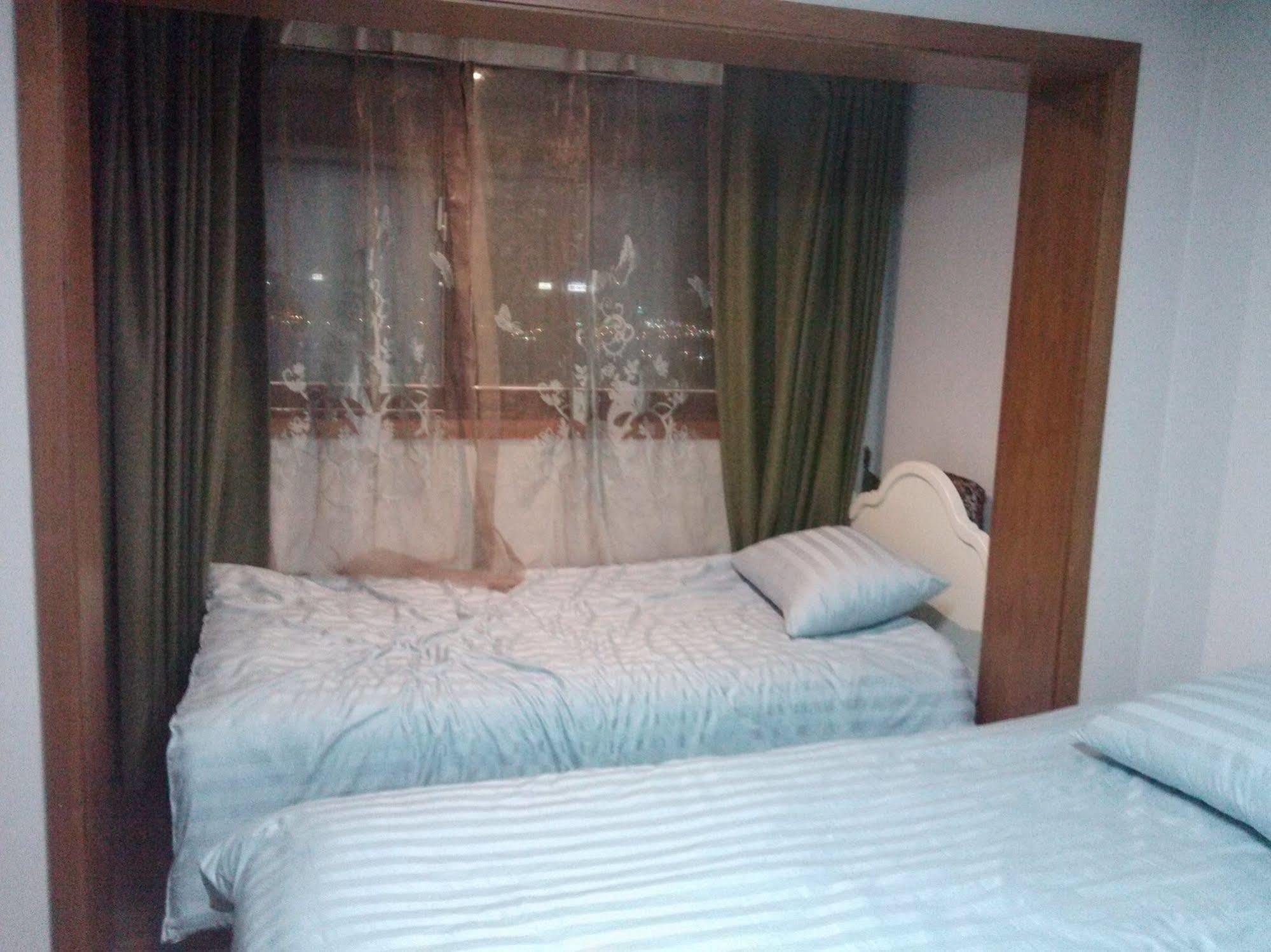 K Star Road Guesthouse - Hostel โซล ภายนอก รูปภาพ